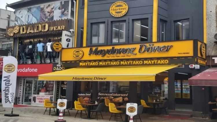 <p><span style="color:#B22222"><strong>PARALAR ÖRGÜT MENSUPLARINA İLETİLİYOR</strong></span></p>

<p>Ayrıca MASAK tarafından yapılan incelemelerde; şirketi finanse etmek amacıyla yurt dışı ve yurt içinde hakkında işlem bulunmayan şahıslar üzerinden finanse edildiği,</p>

<p>Bu paraların “ürün satın alımı” olarak faturalandırıldığı ve örgüt mensuplarına iletildiği,</p>

<p>Aralarında aranma kaydı bulunan ve örgütle bağlantısı devam eden şahıslar tarafından bayilerde örgütsel toplantılar yaptıkları,</p>
