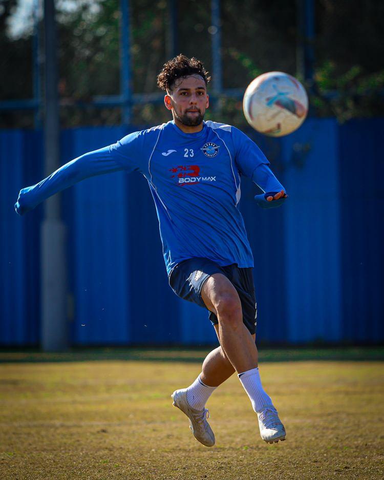 <p>Abdulsamet Burak<br />
<br />
Kulüp: Adana Demirspor<br />
<br />
Yaş: 28<br />
<br />
Mevki: Stoper</p>