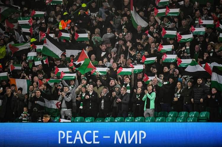 <p>Celtic'in "Yeşil Tugay" taraftar grubunun sosyal medya hesabı, Galatasaray tribünlerindeki bu pankartların yer aldığı fotoğrafları "Galatasaray'ın UEFA Avrupa Ligi maçında UltrAslan taraftar grubundan güçlü bir tablo" notuyla paylaştı.</p>

<p> </p>
