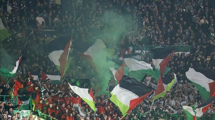 <p>İskoç taraftarlar, son olarak takımlarının UEFA Şampiyonlar Ligi'nde Almanya'da Bayern Münih'e konuk olduğu maçta İsrail'in Filistin'e yönelik saldırılarına yine tepki gösterdi.</p>
