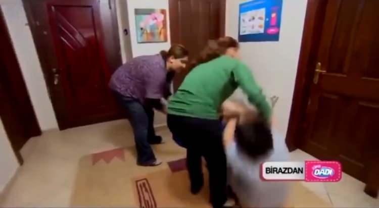 <p>Çocuklarda; öfke nöbetleri, iletişim sorunları ve uyku bozuklukları gibi sık karşılaşılan problemleri program içerisinde analiz ederek çözüm yolları sunan "Süper Dadı" Pedagog Gözde Erdoğan bile Buğra'nın davranışları karşısında zor anlar yaşamıştı.</p>