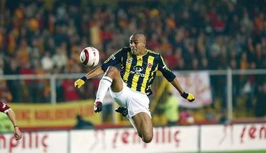 <p>* 22 Mayıs 2005<br />
<br />
* Fenerbahçe - Galatasaray: 1-0<br />
<br />
* Nobre'nin golü Fenerbahçe'ye şampiyonluğu getirdi.</p>