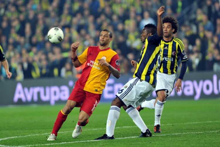 <p>* 17 Mart 2012<br />
<br />
* Fenerbahçe - Galatasaray: 2-2<br />
<br />
* Fenerbahçe'nin 2-0 öne geçtiği maçta Galatasaray ikinci yarıda Elmander ve Hakan Balta'nın golleriyle maça tutunmayı başarmıştı.</p>