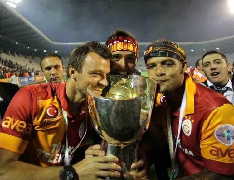 <p>* 12 Ağustos 2012<br />
<br />
* Galatasaray - Fenerbahçe: 3-2<br />
<br />
* 2011-2012 sezonunun şampiyonu Galatasaray ile Türkiye Kupası şampiyonu Fenerbahçe Süper Kupa'da karşılaştı. Galatasaray, mücadeleyi 3-2 kazanarak Süper Kupa'nın sahibi oldu.<br />
<br />
</p>