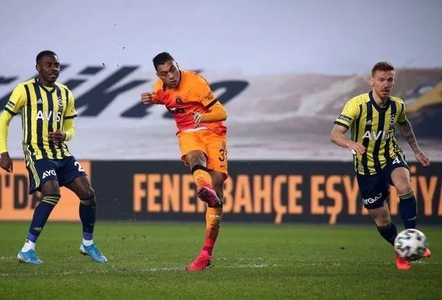 <p>* 6 Şubat 2021<br />
<br />
* Fenerbahçe - Galatasaray: 1-3<br />
<br />
* Dünyayı etkisi altına alan koronavirüs salgını nedeniyle maçların seyircisiz oynandığı sezonda Galatasaray, ezelli rakibini tek golle geçmeyi başardı.</p>