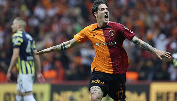 <p>* 4 Haziran 2023<br />
<br />
* Galatasaray - Fenerbahçe: 3-0<br />
<br />
* Tarihindeki 23. şampiyonluğunu ilan eden Galatasaray, 'şampiyon' unvanıyla çıktığı derbide ezeli rakibini 3-0 mağlup etti ve büyük sevinç yaşadı.</p>