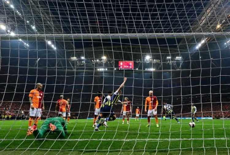 <p>* 19 Mayıs 2024 <br />
<br />
* Galatasaray 0-1 Fenerbahçe<br />
<br />
* Fenerbahçe geçen sezon Rams Park'ta oynanan maçı 10 kişi kalmasına rağmen Çağlar Söyüncü'nün golüyle 1-0 kazandı.</p>