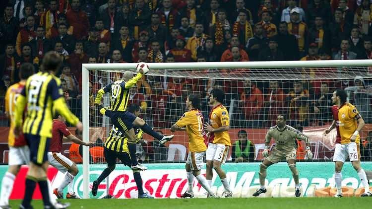 <p>* 18 Mart 2011 <br />
<br />
* Galatasaray - Fenerbahçe 1-2<br />
<br />
* RAMS Park’ta 2011'de oynanan ilk Galatasaray - Fenerbahçe derbisini Fenerbahçe kazandı.</p>
