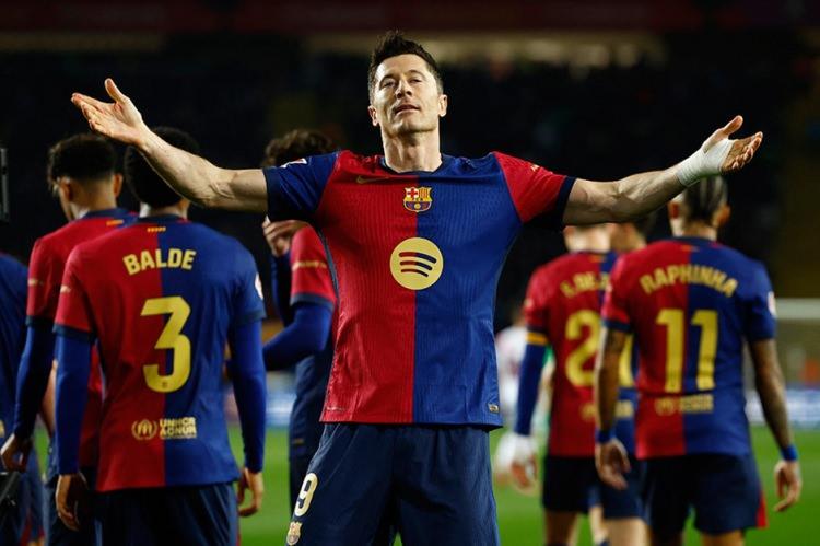 <p>11 - Barcelona: 93.250</p>