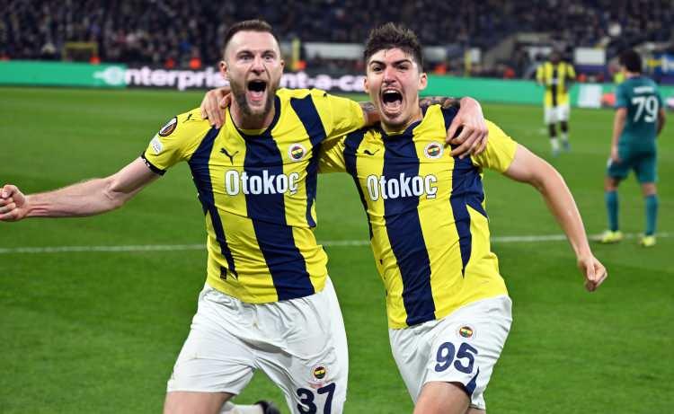 <p>Temsilcimiz Fenerbahçe, UEFA Avrupa Ligi son 16 turu ilk maçında İskoç rakibi Rangers'a 3-1 mağlup oldu.</p>
