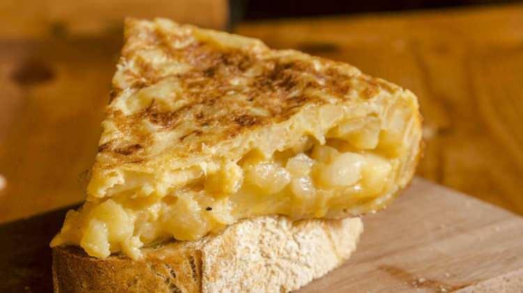 <p><span style="color:#0000CD"><strong>6- TORTILLA DE BETANSOZ / İSPANYA</strong></span></p>
