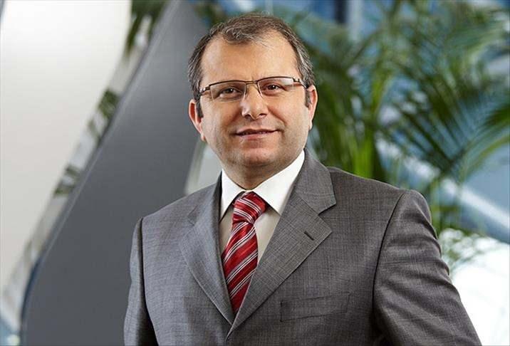 <p>Fahrettin Yahşi</p>

<p>1965 yılında Ordu'nun Fatsa ilçesinde doğdu. Lisans eğitimini Ankara Üniversitesi Siyasal Bilgiler Fakültesi İşletme Bölümü'nde tamamladı. Ayrıca, Ankara Üniversitesi İlahiyat Fakültesi ve İstanbul Üniversitesi Tarih Bölümü mezunudur. Halen ortağı olduğu şirketlerde Yönetim Kurulu Başkanlığı görevlerini sürdürmektedir.</p>
