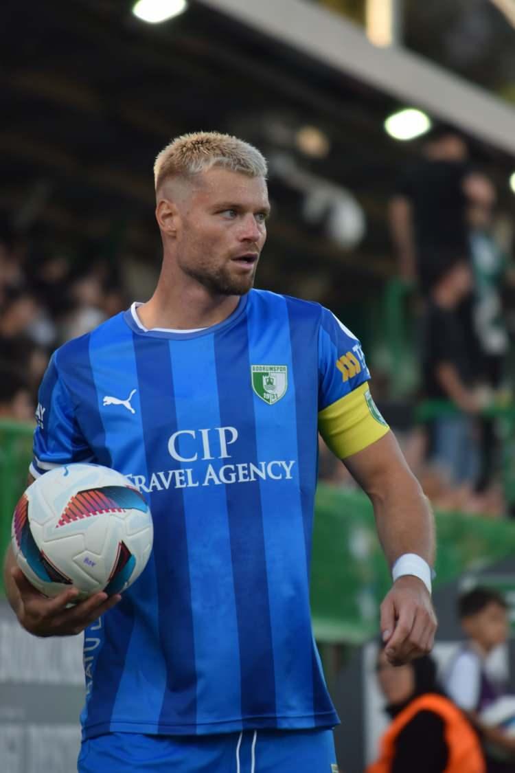 <p>Ondrej Celutska<br />
<br />
Kulüp: Bodrum FK<br />
<br />
Yaş: 35<br />
<br />
Mevki: Stoper</p>