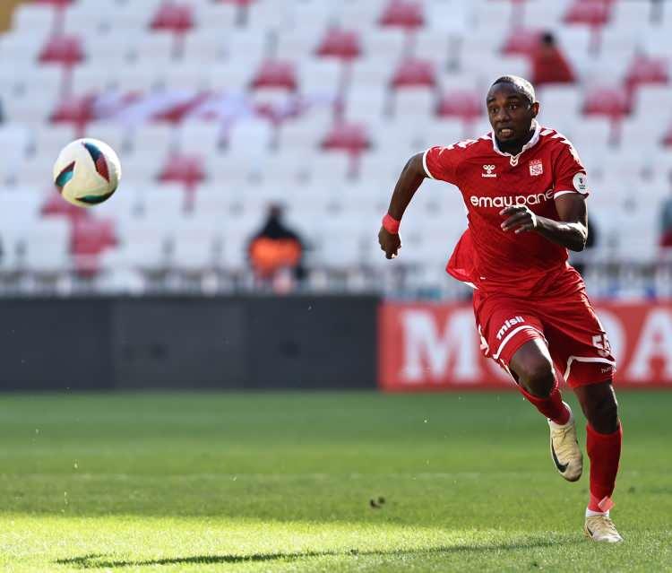 <p>Fode Koita<br />
<br />
Kulüp: Sivasspor<br />
<br />
Yaş: 34<br />
<br />
Mevki: Santrafor</p>

