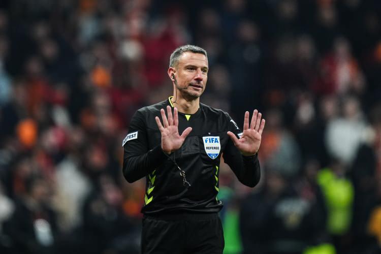 <p>Bu mücadeleyle birlikte 55 yıl sonra Süper Lig'de oynanan bir derbide yabancı hakem görev yaptı. Ayrıca iki takım arasında ligde 18. kez de yabancı hakem düdük çaldı.</p>
