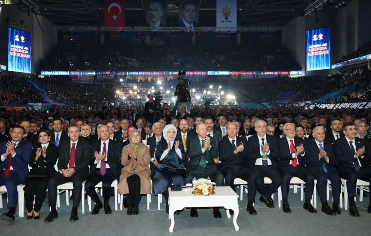 <p><strong>MDK ÜYELERİ BELİRLENDİ</strong></p>

<p>Merkez Disiplin Kurulu (MDK) asil üyeleri, Abbas Aydın, Ayşe Deniz Çelik, Büşra Koyuncu, Cemal Sarıhan, Mehmet Sarı, Melek Çiçek, Mir Sedrettin Karahan, Muaz Ergezen, Muhammed Ali Yılmaz, Ömer Faruk Sevgili, Salih Çetinkaya, Saliha Dönmez, Sena İpşirli, Zahir Soğanda ve Zeynep Gül Yılmaz oldu. </p>
