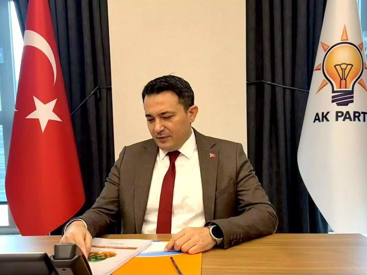 <p><span style="color:#B22222"><strong>MAHMUT TUNCER'İN OĞLU MEHMET UMUT TUNCER</strong></span></p>
<p>Ünlü şarkıcı ve oyuncu Mahmut Tuncer’in oğlu Mehmet Umut Tuncer’de MKYK üyesi olarak görev aldı. Tuncer, 14 Mayıs 2023 Genel Seçimleri’nde AK Parti Aydın 5. Sıra Milletvekili Adayı olmuştu.</p>
