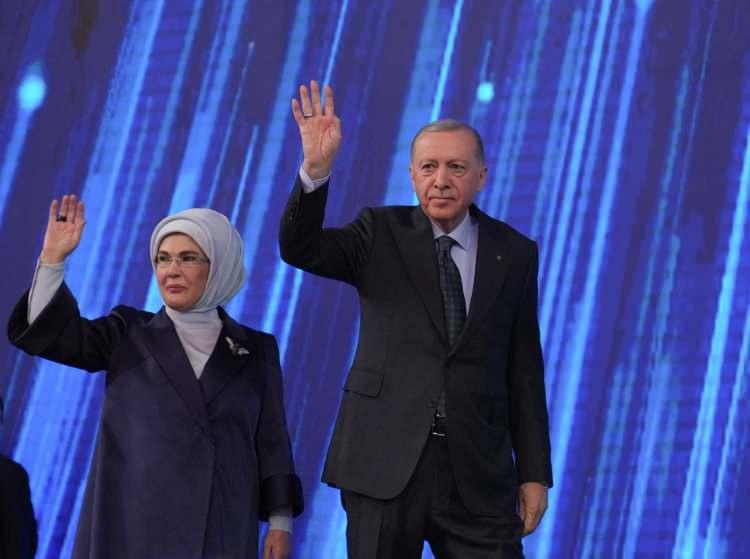 <p>Genel Merkez Parti İçi Demokrasi Hakem Kurulu asil üyeleri Ahmet Gül, Hüseyin Bürge ve Suat Pamukçu olarak belirlendi.</p>
