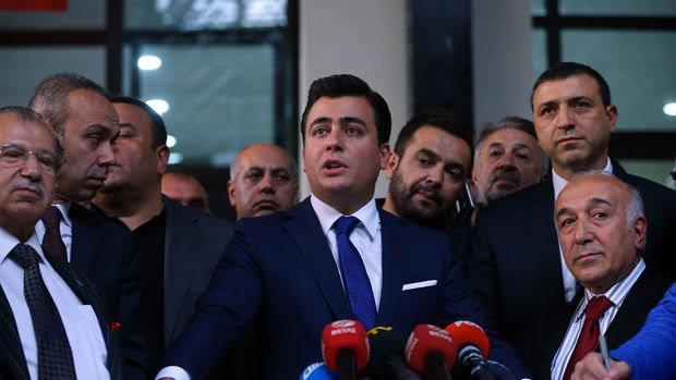 <p><span style="color:#B22222"><strong>MELİH GÖKÇEK'İN OĞLU OSMAN GÖKÇEK</strong></span></p>

<p>Eski Ankara Büyükşehir Belediyesi Başkanı Melih Gökçek’in oğlu Osman Gökçek'de 8. Olağan Büyük Kongre'de MKYK üyesi olarak listede yerini aldı.</p>

<p>Osman Gökçek şuanda Türkiye Büyük Millet Meclisi Adalet ve Kalkınma Partisi 28. dönem milletvekilidir.</p>
