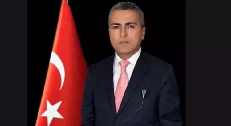<p><span style="color:#B22222"><strong>ŞAİR ABDURRAHİM KARAKOÇ'UN OĞLU TÜRK İSLAM KARAKOÇ</strong></span></p>
<p>Gazeteci ve Şair Abdurrahim Karakoç’un oğlu Türk İslam Karakoç MKYK üyesi olarak listedeyerini alan isimelr arasında.</p>