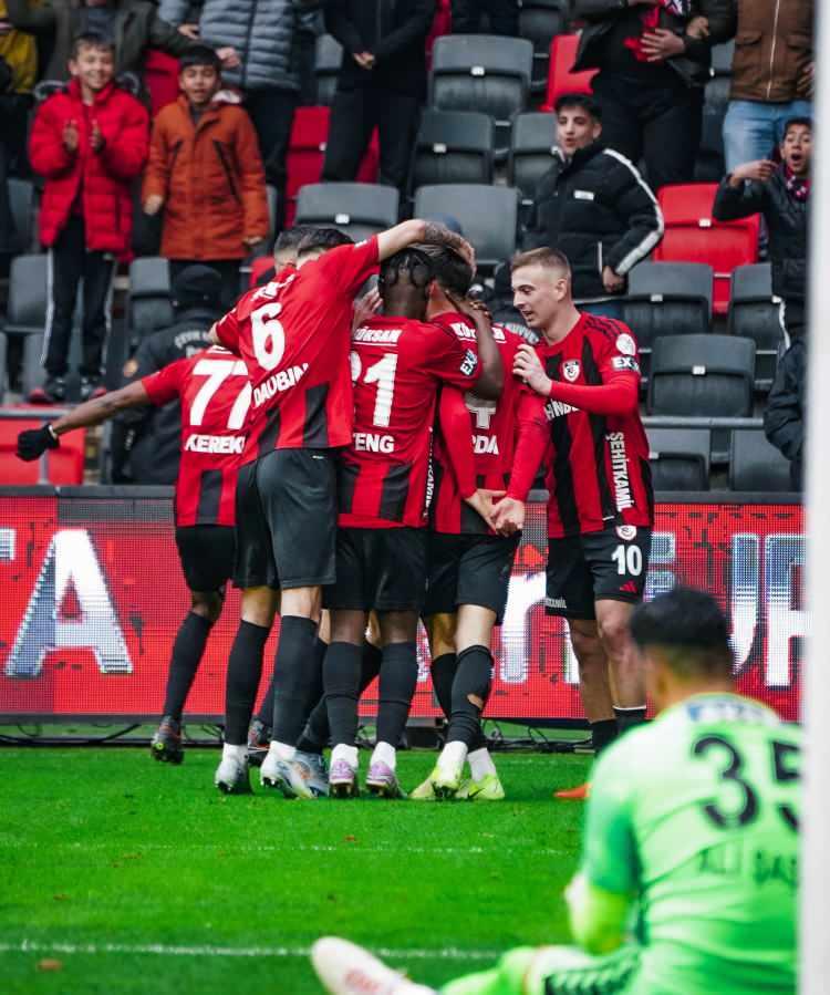 <p>13- Gaziantep FK: 44 puan</p>