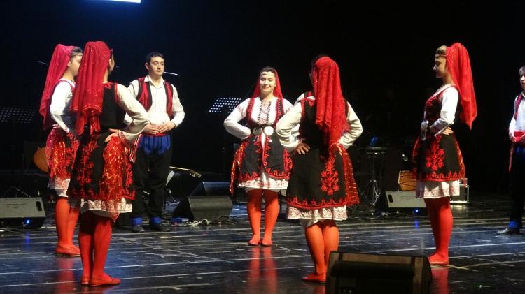 <p><strong><span style="color:rgb(178, 34, 34)">EMNİYETİN YAPTIĞI KONSERLE 31 MİLYON LİRA TOPLANDI</span></strong></p>

<p>İl Emniyet Müdürü Sabit Akın Zaimoğlu'nun talimatıyla düzenlenen konserde elde edilen gelirle torununun tedavisi için gerekli olan 100 milyon TL'nin 3'te 1'inin karşılandığı söyleyen Kuzey'in dedesi Vedat Coşaner (58), şöyle konuştu;</p>
