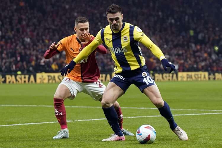 <p>Trendyol Süper Lig'in 25. haftasında Fenerbahçe deplasmanda Galatasray'la karşılaştı.</p>
