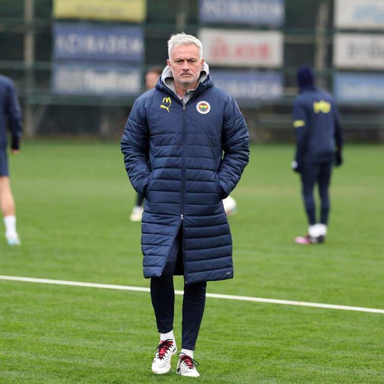 <p>Karşılaşmanın ardından Jose Mourinho, "Eğer Türk hakem olsaydı Yusuf maçın başında kart görürdü ve benim onu oyundan çıkarmam gerekirdi. Hakem üst düzey bir maç çıkardı. Hakemin performansı bence üst düzeydi.. Hakeme teşekkür etmem gerekir çünkü bahsettiğim pozisyonda diğer kulübede herkes maymun gibi zıplıyordu." ifadelerini kullanmıştı.</p>
