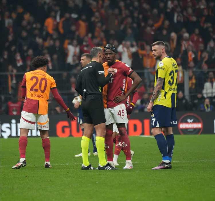 <p>Trendyol Süper Lig'in 25. haftasında Galatasaray ile Fenerbahçe karşı karşıya geldi.</p>
