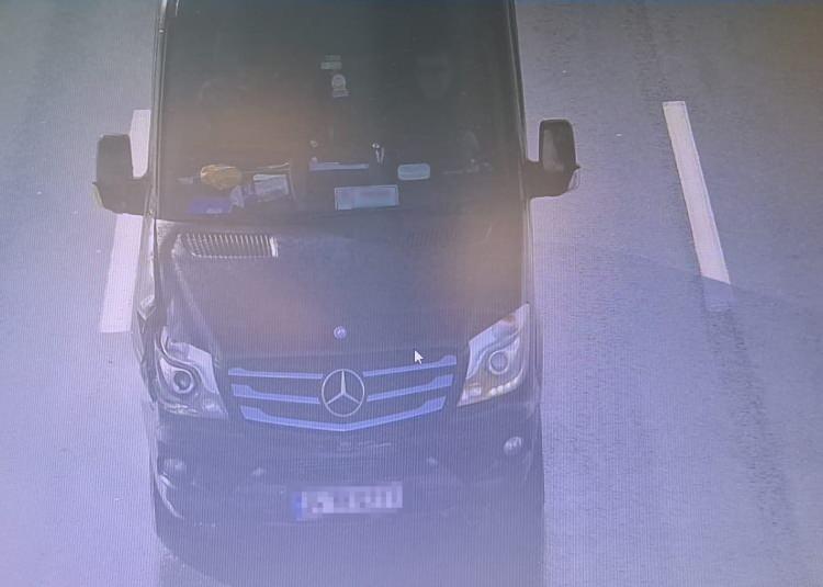 <p>İddiaya göre, Muhammet Gürcan Koçak (25) seyir halindeyken UTV aracının arızalanması üzerine emniyet şeridinde durmuş ve tamir etmeye çalışmıştı. O sırada hafif ticari aracın çarpması sonucu Muhammet Gürcan Koçak, ağır yaralanmış ve hafif ticari araç sürücüsü ise kaçmıştı. Koçak kaldırıldığı hastanede hayatını kaybederken, polis ekipleri kaçan sürücü ile ilgili çalışma yapmıştı.</p>