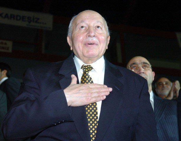 <p>Siyasi hayatı boyunca, dünya Müslümanlarını bir araya getirmek için yoğun bir çaba ortaya koyan Erbakan, İslam aleminin siyasi, teknolojik, kültürel ve para birliği idealini savundu.</p>

<p> </p>

<p> </p>

