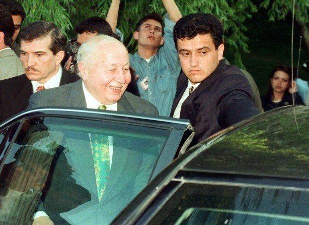 <p>Erbakan, Refah ve Fazilet partilerinin kapatılması üzerine, "Atımızı alan yolumuzu da almadı ya." ifadesini kullanmıştı. Bir ay sonra partililer, Milli Görüş'ün beşinci partisi olan Saadet Partisini kurdu.</p>

<p> </p>

<p>Milli Görüş'ten ayrılan isimlerin kurduğu Adalet ve Kalkınma Partisi, 2002'deki erken seçimde tek başına iktidar oldu. Saadet Partisi ise seçim barajını geçemeyerek TBMM dışında kaldı.</p>

<p> </p>

<p>Erbakan, 5 yıllık siyaset yasağının kaldırılmasının ardından Mayıs 2003'te Saadet Partisi Genel Başkanı oldu.</p>
