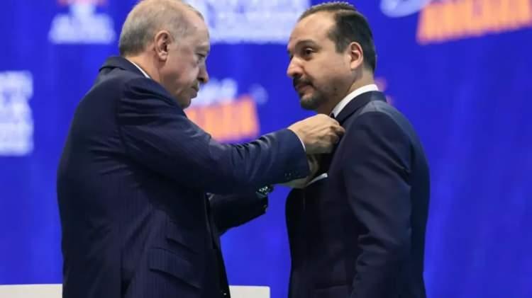 <p><strong>MYK'DA 9 YENİ İSİM</strong></p>
<p>AK Parti Sözcüsü Ömer Çelik, partisinin 8'inci Olağan Büyük Kongresi'nin ardından AK Parti Genel Başkanı ve Cumhurbaşkanı Recep Tayyip Erdoğan başkanlığında toplanan Merkez Karar ve Yönetim Kurulu (MKYK) toplantısında MYK üyelerinin belirlendiğini açıkladı. MYK'da Efkan Ala ve Mustafa Elitaş Genel Başkan Vekilleri olarak yeniden görev aldı.</p>