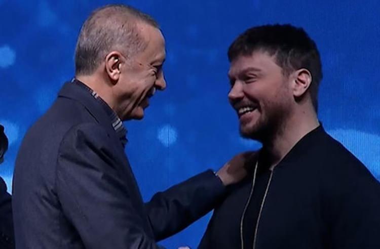 <p><strong>ÜNLÜ İSİMLER MKYK LİSTESİNDE</strong></p>

<p>İYİ Parti'den istifa etmesinin ardından AK Parti'ye katılan milletvekilleri Kürşad Zorlu, Ünal Karaman, Dursun Ataş, İdris Nebi Hatipoğlu ve Seyithan İzsiz ile Gelecek Partisi'nden istifa eden Mustafa Nedim Yamalı ile Serap Yazıcı Özbudun da AK Parti MKYK'nın yeni üyeleri oldu.</p>

<p> </p>
