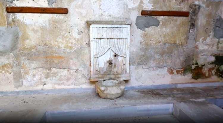 <p> Birçok tarihi dönemden ve kültürden değerler barındıran Kaleiçi'ndeki bazı eserler ise UNESCO Dünya Mirası Geçici Listesi'nde yer alıyor.</p>