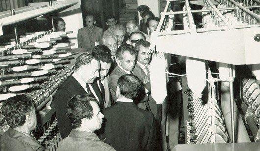 <p>Türkiye'de başlattığı ağır sanayi hamlelerini Almanya'da kaldığı sürede tecrübe eden Erbakan, bunu aynı zamanda Milli Görüş'ün önemli hedeflerinden birisi olarak da belirledi.</p>

<p> </p>
