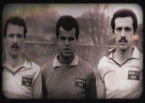 <p>Aslen Rizeli olan Recep Tayip Erdoğan 26 Şubat 1954 yılında, Kasımpaşa'da ailesinin üçüncü çocuğu olarak doğdu.</p>
<p>Babası Ahmet Erdoğan, annesi ise Tenzile Erdoğan'dı. Babası, deniz yollarında kıyı kaptanı olarak çalışırdı. Babası Ahmet Erdoğan ailesiyle birlikte 13 yaşında Rize'nin Güneysu ilçesinden İstanbul'a göç ettiğinde Kasımpaşa semtine yerleşmişlerdir.</p>
<p>Recep ayında doğduğu için Recep adı ve dedesinin adını verdikleri Tayyip Erdoğan'ın 3'ü erkek ve 1'i kız olmak üzere 4 kardeşi daha bulunmaktaydı.</p>