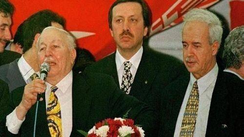 <p>Erdoğan, 1980 yılına kadar partideki görevlerini sürdürürken, siyasi partilerin askeri darbeyle kapatıldığı 12 Eylül 1980 döneminde, özel sektörde bir süre müşavirlik ve üst düzey yöneticilik yaptı.</p>
