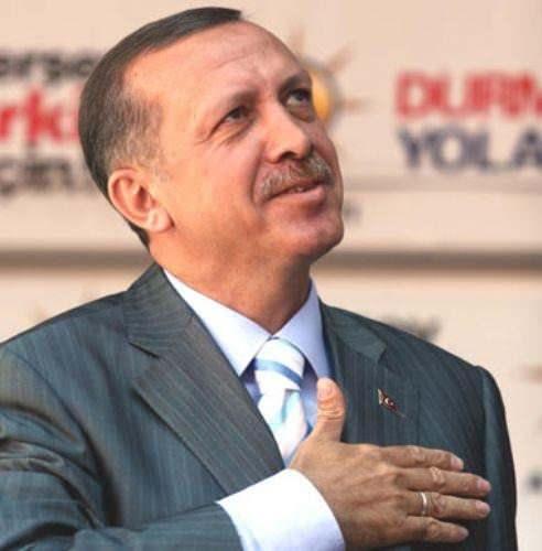 <p>Milletvekilliği adaylığının önündeki engelin yasal düzenlemeyle kaldırılması sonrasında Erdoğan, 9 Mart 2003'te Siirt'te yenilenen seçimlere katılarak 22. Dönem Siirt Milletvekili oldu ve TBMM'ye girdi.</p>

<p>Erdoğan, 15 Mart 2003 yılında kurduğu 59. Hükümetle Başbakanlık görevini Abdullah Gül'den devraldı.</p>
