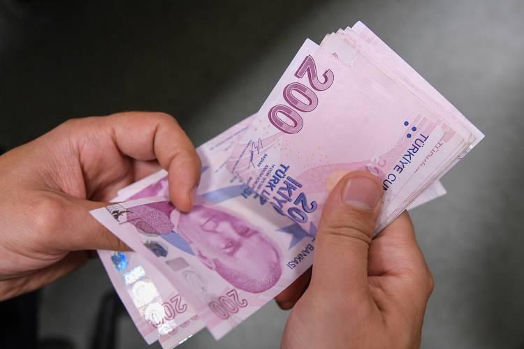 <p>Öte yandan, çalışma saatlerinin azaltılması ve haftalık tatil süresinin uzatılmasıyla ilgili henüz somut bir düzenleme bulunmuyor. Ancak Avrupa’nın birçok ülkesinde bu konuda pilot projeler uygulanıyor ve olumlu sonuçlar alınıyor.</p>
