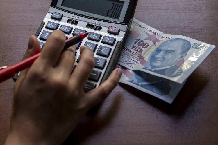 <p><strong>EV KADINLARI İŞ HAYATINA ENTEGRE OLABİLECEK</strong></p>

<p>Yeni düzenlemede anneler ve ev kadınları da unutulmadı. Aile Yılı ilan edilen 2025 yılı için bu kesimler için de düzenlemeler söz konusu. </p>
