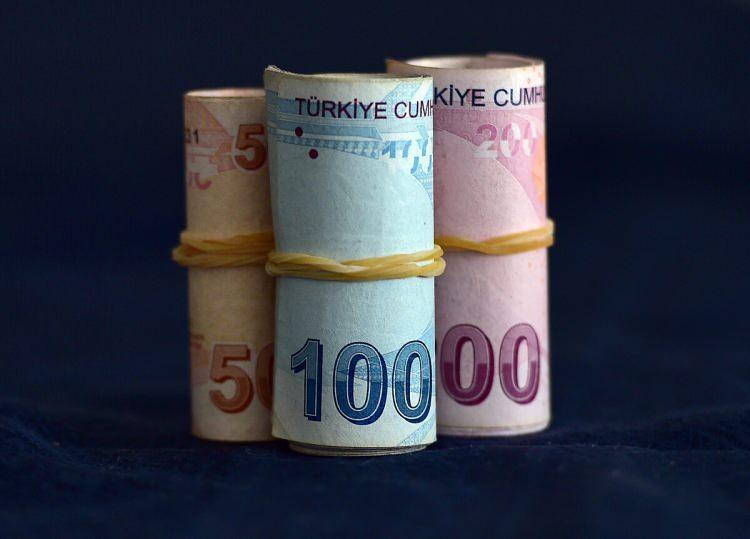 <p>Böylece kamuda çalışan anneler de doğumdan sonra çocuk sayısına göre 6 aya kadar izin yapabilecek. Sistem özel sektörde uygulanıyor. Kamu çalışanları için yönetmelik gerekiyor.</p>
