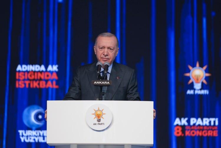 <p> Siyasi Erdem ve Etik Kurulu asil üyeleri Hüseyin Özbakır, İffet Polat, Serap Yaşar, İsmail Cenk Dilberoğlu ile Sabahattin Karakelle'den oluştu.</p>
