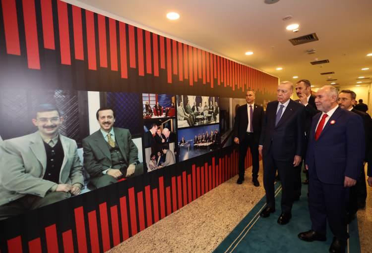 <p>Cumhurbaşkanı Recep Tayyip Erdoğan, Kanal 7 Medya Grubunun 30'uncu yıl dönümü dolayısıyla İstanbul'da Haliç Kongre Merkezi'nde düzenlenen programa katıldı.</p>