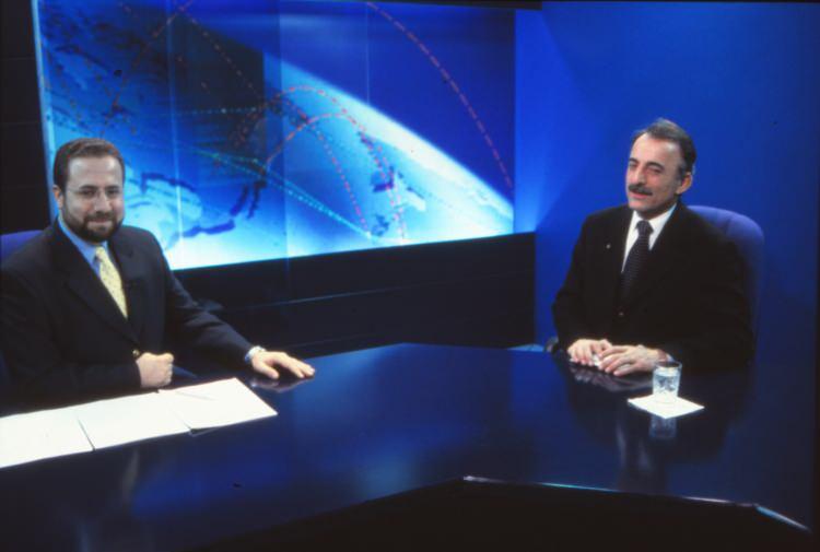 <p>1999 </p>
<p> </p>
<p>HAFTASONU HABERLERİ </p>
<p>KANAL 7 GENEL YAYIN YÖNETMENİ ZAHİD AKMAN</p>