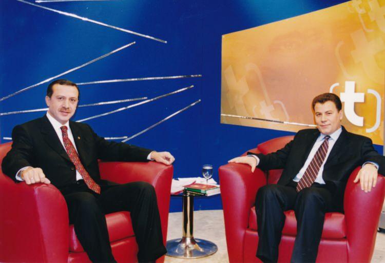 <p>2001</p>

<p> </p>

<p>SÜLEYMAN ÇOBANOĞLU TANIKLAR</p>

<p>CUMHURBAŞKANI RECEP TAYYİP ERDOĞAN ( Adalet ve Kalkınma Partisi'nin genel başkanlık dönemi) </p>
