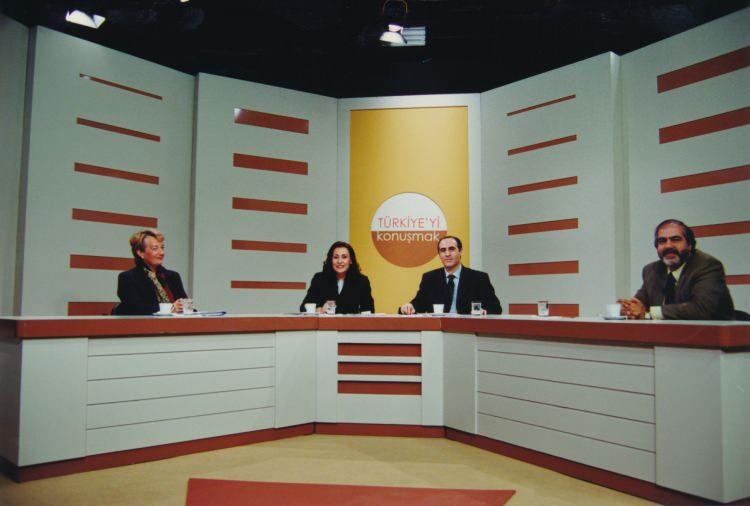 <p>2003 </p>
<p> </p>
<p>TÜRKİYE'Yİ KONUŞMAK AYŞE ÖNAL PROGRAMI</p>