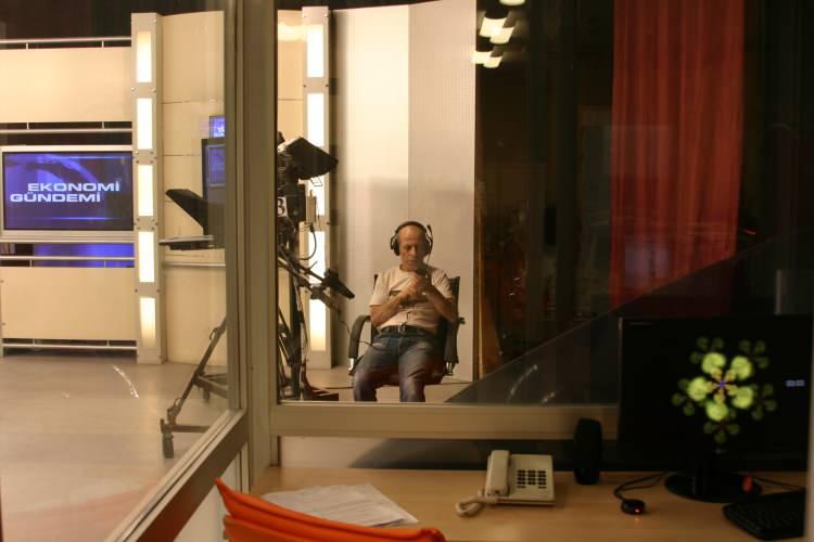 <p>2009 </p>

<p> </p>

<p>ÜLKE TV STÜDYO</p>
