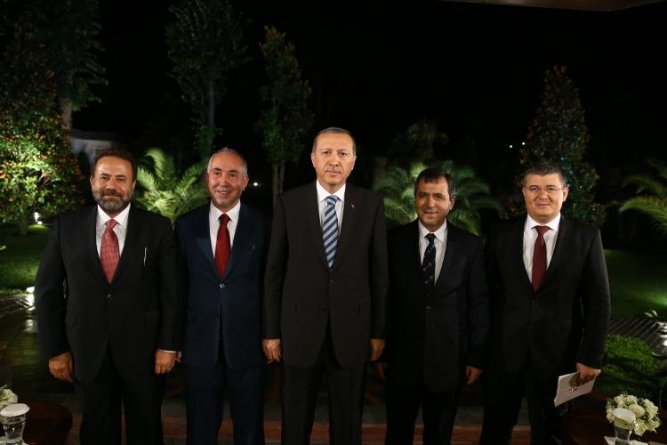 <p>2015 </p>

<p> </p>

<p>CUMHURBAŞKANI RECEP TAYYİP ERDOĞAN VE KANAL 7 MEDYA GRUBU BAŞKANI ZEKERİYA KARAMAN, KANAL 7 GENEL YAYIN YÖNETMENİ ZAHİD AKMAN</p>

<p> </p>

<p> </p>
