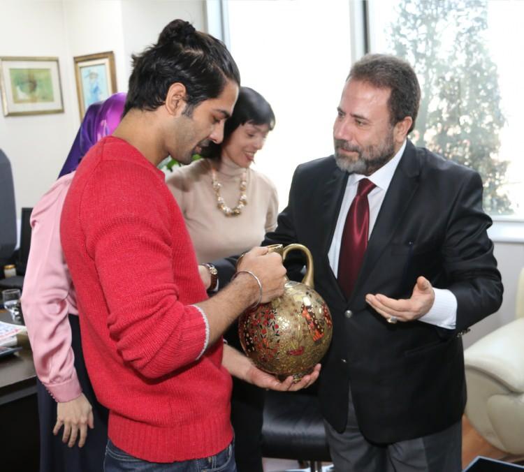 <p>2016</p>

<p> </p>

<p>BARUN SOBTİ VE  KANAL 7 GENEL YAYIN YÖNETMENİ ZAHİD AKMAN</p>

<p> </p>
